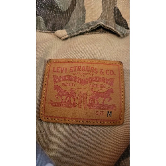 Women's medium Levi Straus co Camo jacket - Picture 3 of 7